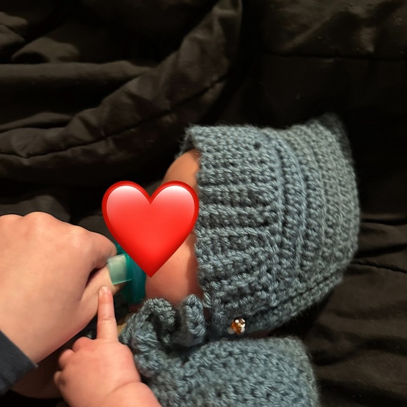 Hand crochet baby outfit - Picture 4 of 4